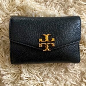 Tory Burch Kira Pebbled Medium Flap Wallet